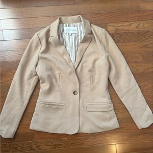 Cupcakes and Cashmere blazer size 2
